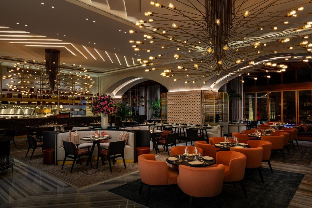 The St. Regis Dubai, The Palm Hotel Bagian luar foto The interior of the restaurant
