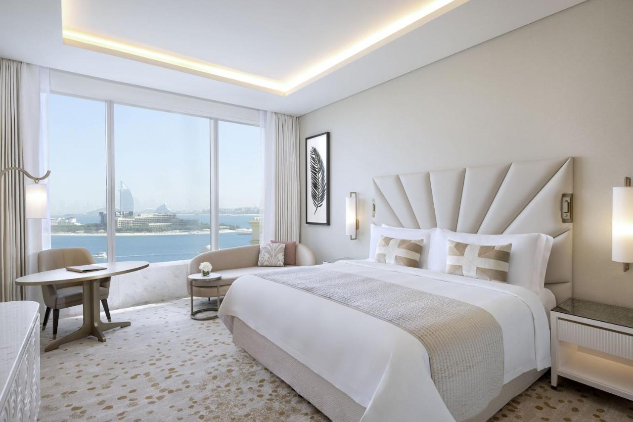 The St. Regis Dubai, The Palm Hotel Bagian luar foto A bedroom at the hotel