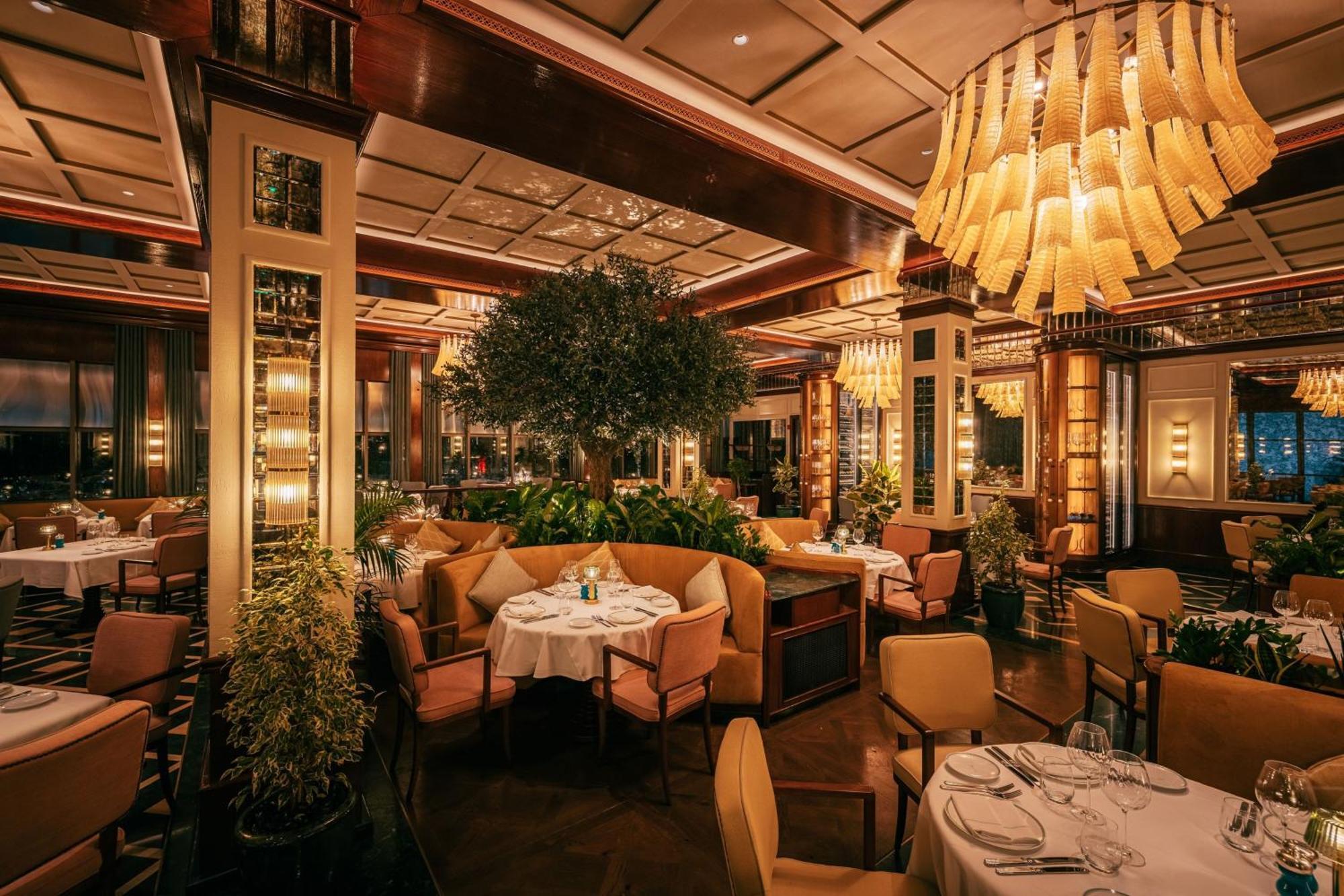 The St. Regis Dubai, The Palm Hotel Bagian luar foto Interior of the restaurant