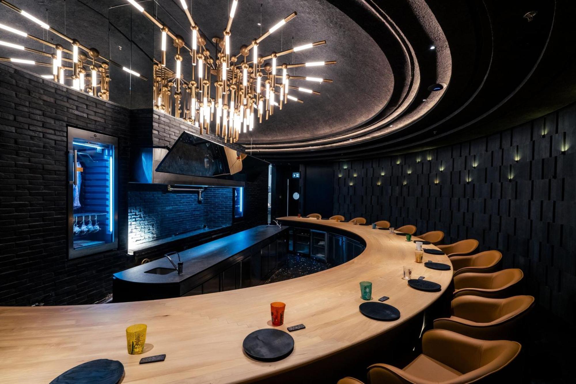 The St. Regis Dubai, The Palm Hotel Bagian luar foto The bar at the restaurant