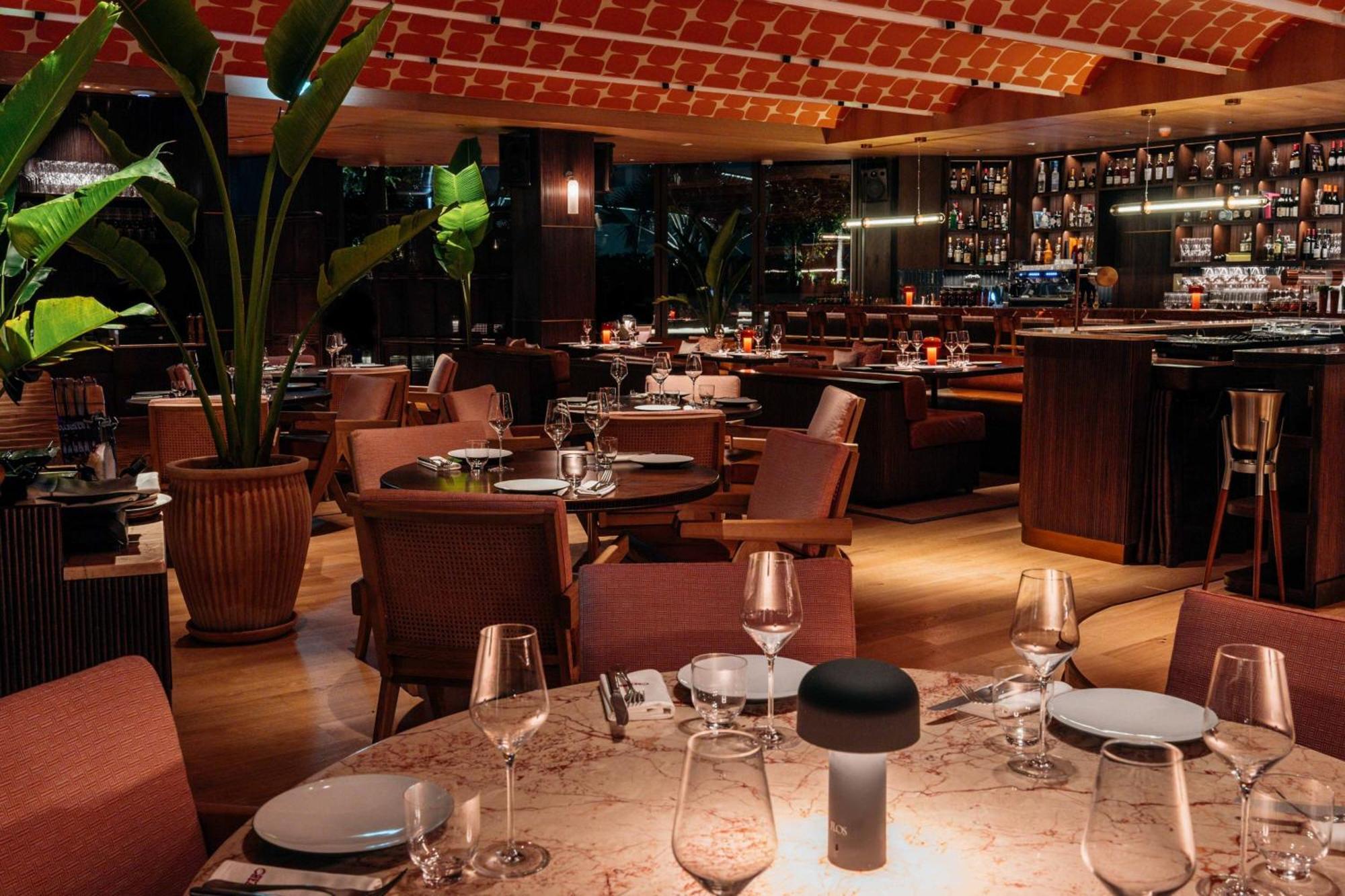 The St. Regis Dubai, The Palm Hotel Bagian luar foto The interior of the restaurant