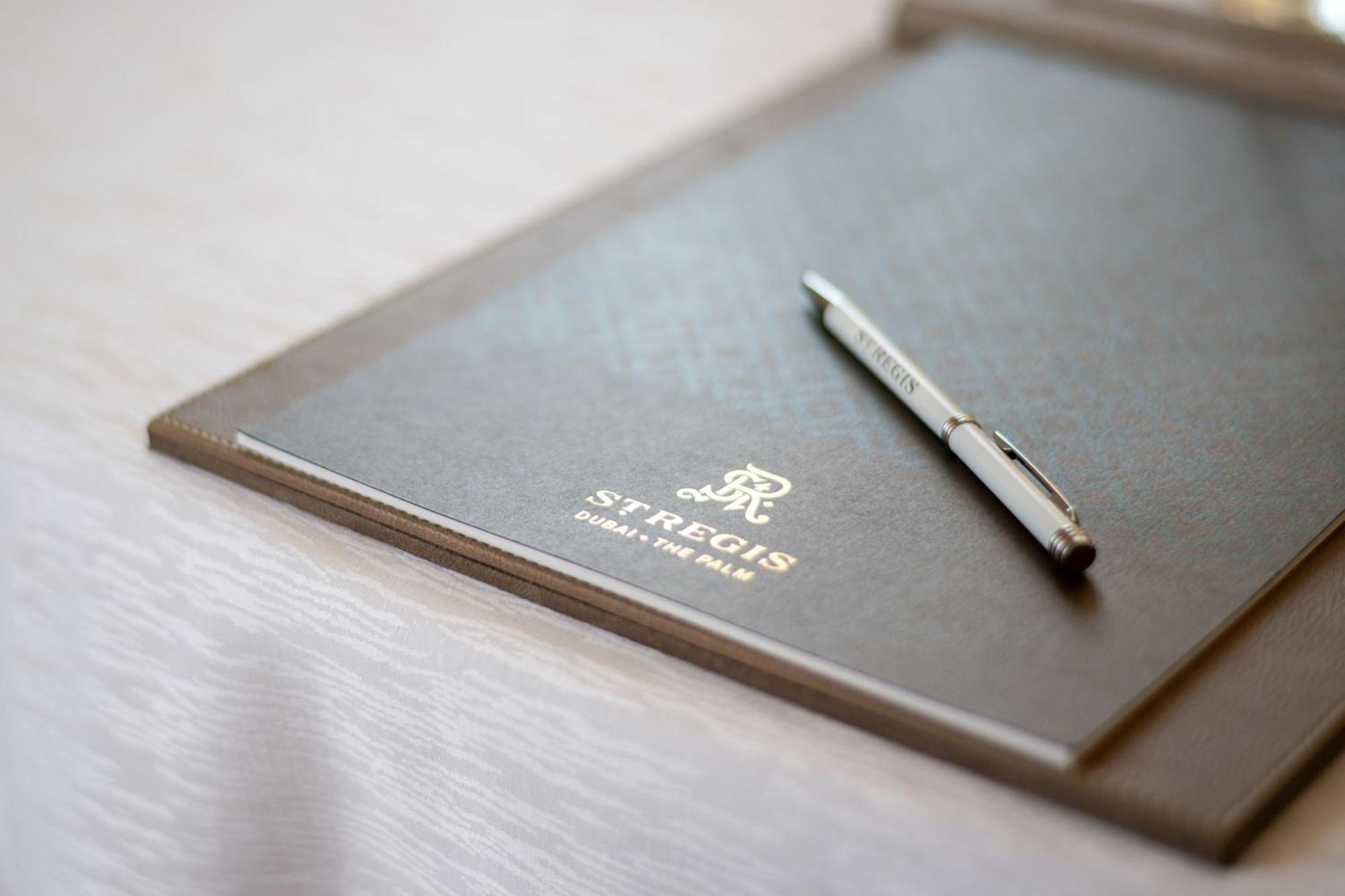 The St. Regis Dubai, The Palm Hotel Bagian luar foto A pen and notepad