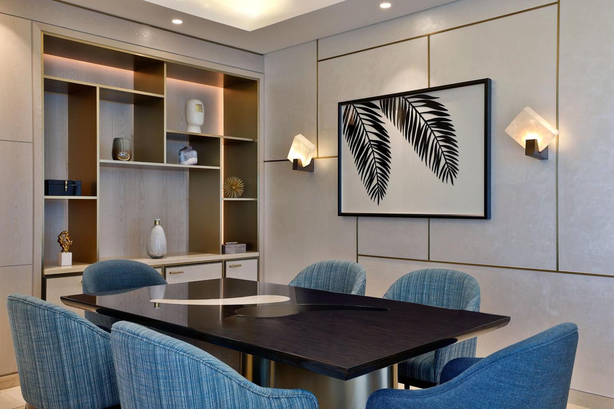 The St. Regis Dubai, The Palm Hotel Bagian luar foto The interior of the 2019 renovated lounge